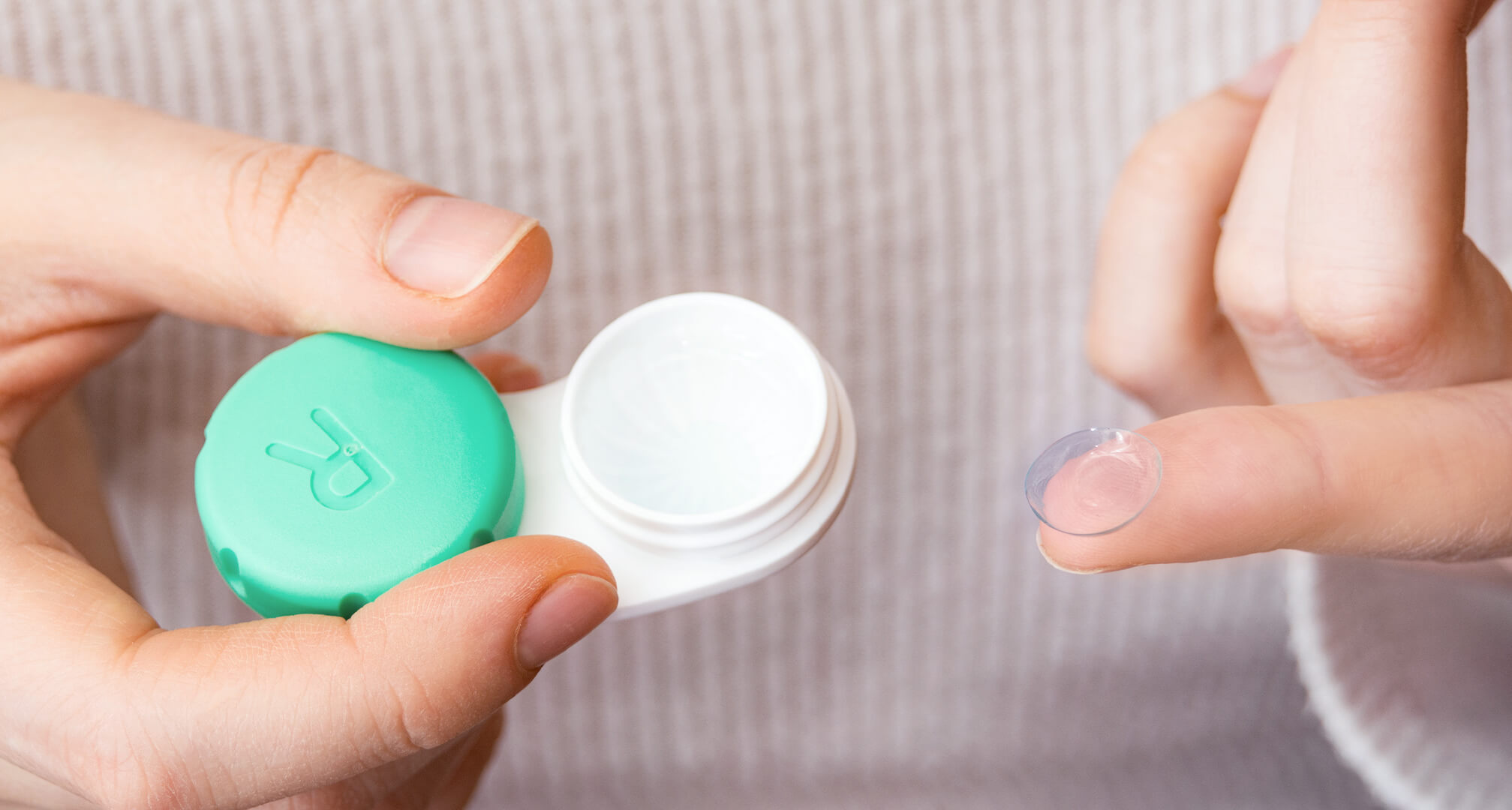 Contact lens case and contact lens