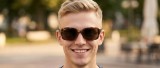 Ray-Ban RB4068 642/57 60 Mannelijk model voorkant